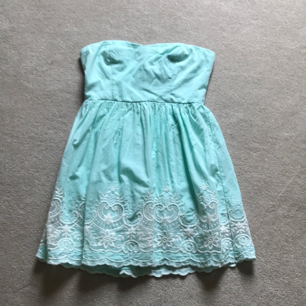 Sea foam green dress with flower lace pattern!